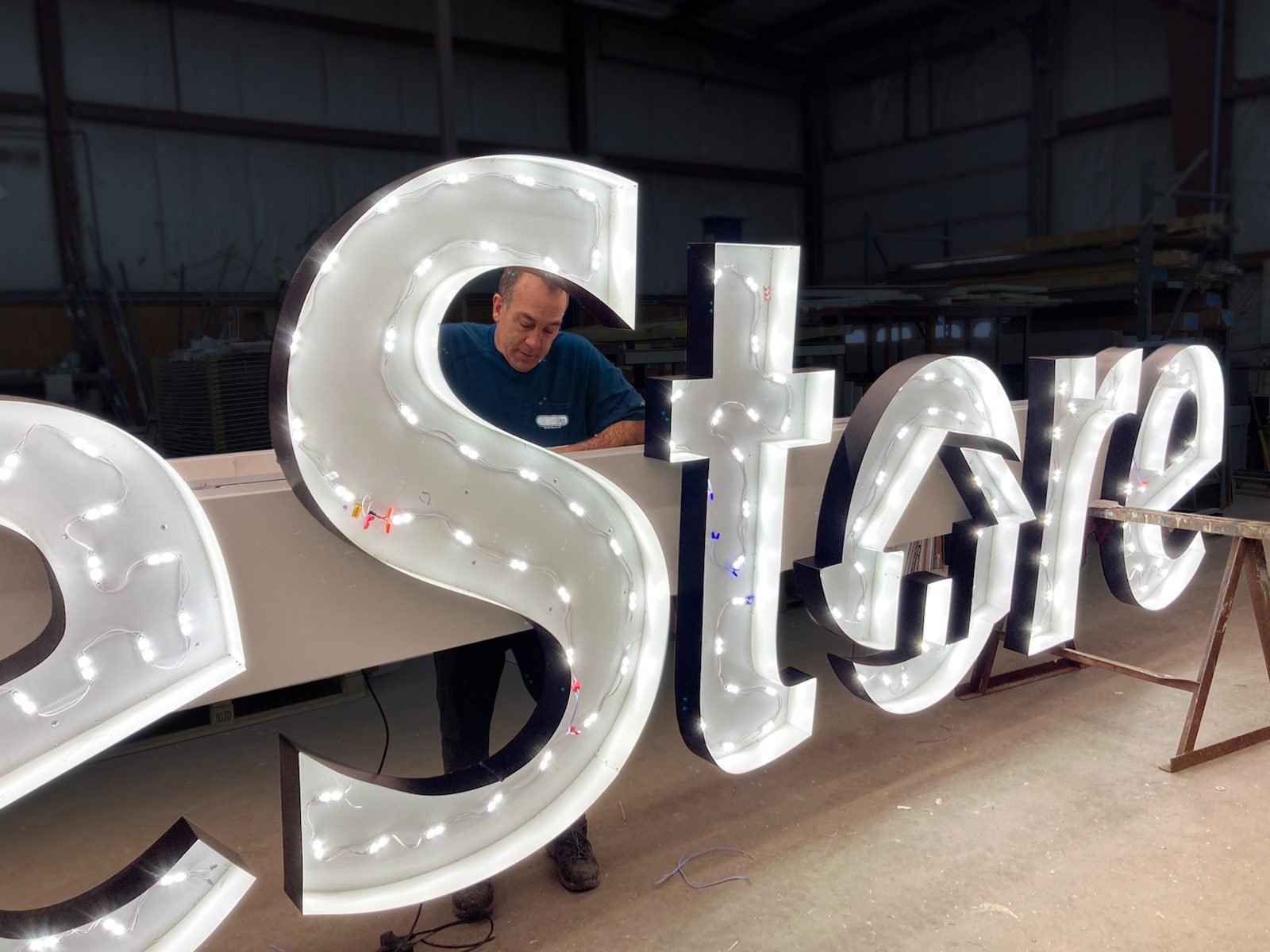 metal sign fabrication
